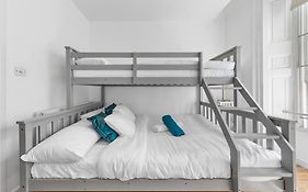 3 Bedroom Flat In Haymarket London Sleeps 14 Hy1