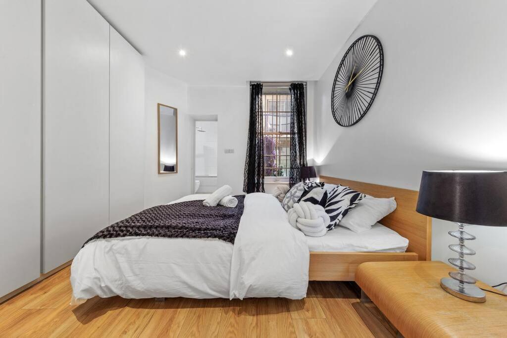 3 Bedroom Flat In Haymarket London Sleeps 14 Hy1 Exterior photo
