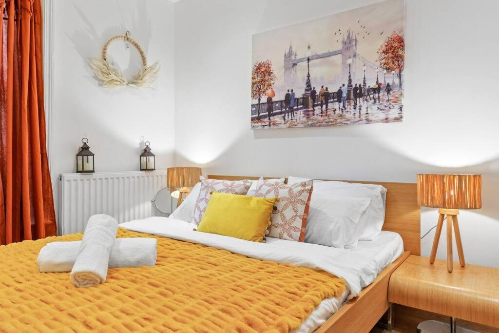 3 Bedroom Flat In Haymarket London Sleeps 14 Hy1 Exterior photo